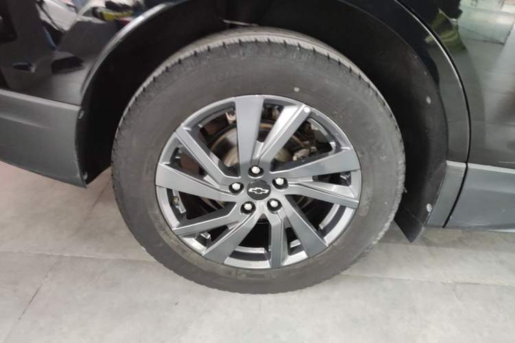 Used Chevrolet Equinox 2022 Mild Hybrid 550T RS Smart Boundary-Setting Edition Right Rear Wheel Hub