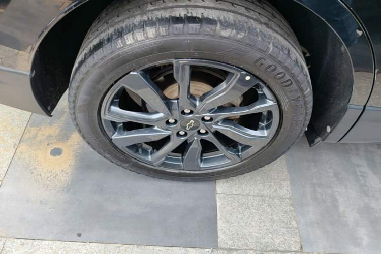 Used Chevrolet Equinox 2022 Light Hybrid 550T RS All-Wheel-Drive Smart Boundary Edition Right Rear Wheel Hub