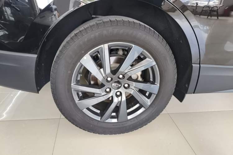 Used Chevrolet Equinox 2022 Mild Hybrid 550T RS Smart Boundary-Setting Edition Right Rear Wheel Hub