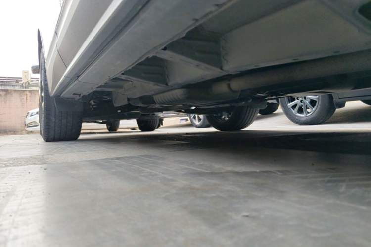 Used Chevrolet Equinox 2022 Light Hybrid 550T RS All-Wheel-Drive Smart Boundary Edition Right Side Sill