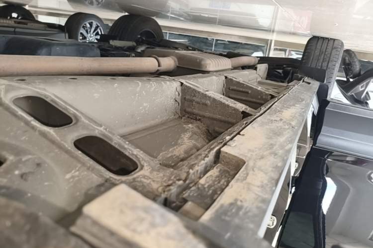 Used Chevrolet Equinox 2022 Mild Hybrid 550T RS Smart Boundary-Setting Edition Right Side Sill