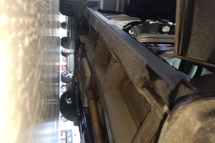 Used Chevrolet Equinox 2022 Light Hybrid 550T RS All-Wheel-Drive Smart Boundary Edition Right Side Sill