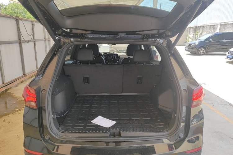 Used Chevrolet Equinox 2022 Mild Hybrid 550T RS Smart Boundary-Setting Edition Trunk