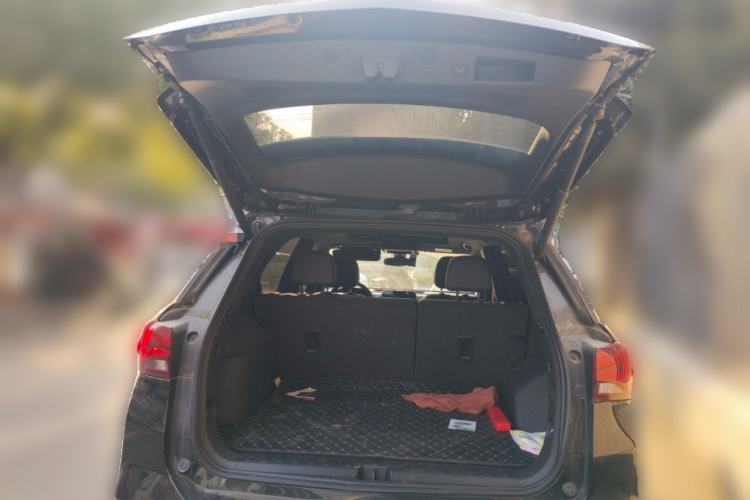 Used Chevrolet Equinox 2022 Mild Hybrid 550T RS Smart Boundary-Setting Edition Trunk
