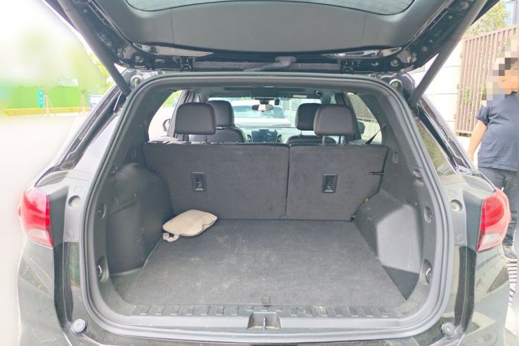 Used Chevrolet Equinox 2022 Mild Hybrid 550T RS Smart Boundary-Setting Edition Trunk