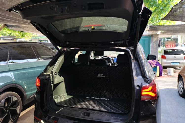 Used Chevrolet Equinox 2022 Light Hybrid 550T RS All-Wheel-Drive Smart Boundary Edition Trunk