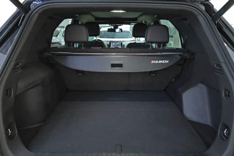 Used Chevrolet Equinox 2022 Mild Hybrid 550T RS Smart Boundary-Setting Edition Trunk