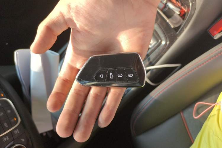 Used Chevrolet Equinox 2022 Mild Hybrid 550T RS Smart Boundary-Setting Edition Vehicle Key