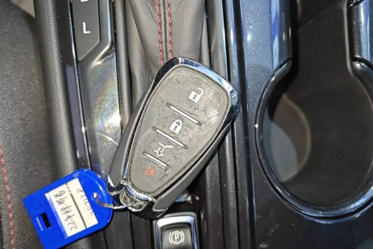 Used Chevrolet Equinox 2022 Mild Hybrid 550T RS Smart Boundary-Setting Edition Vehicle Key
