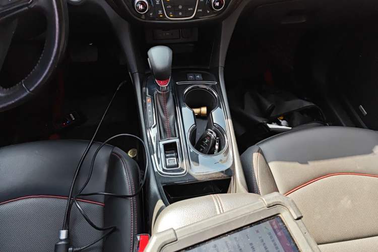 Used Chevrolet Equinox 2022 Mild Hybrid 550T RS Four-Wheel Drive Intelligent Guardian Edition Gear Lever
