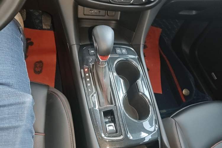 Used Chevrolet Equinox 2022 Mild Hybrid 550T RS Four-Wheel Drive Intelligent Guardian Edition Gear Lever