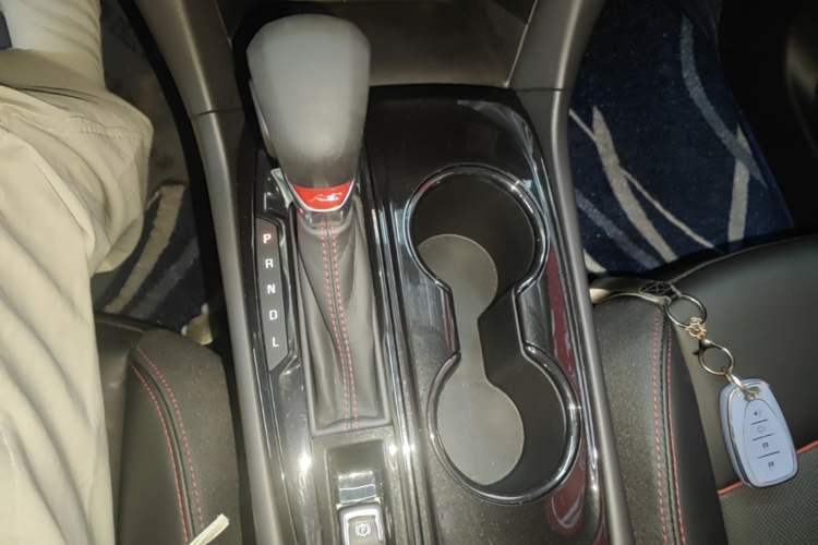 Used Chevrolet Equinox 2022 Mild Hybrid 550T RS Smart Boundary-Setting Edition Gear Lever
