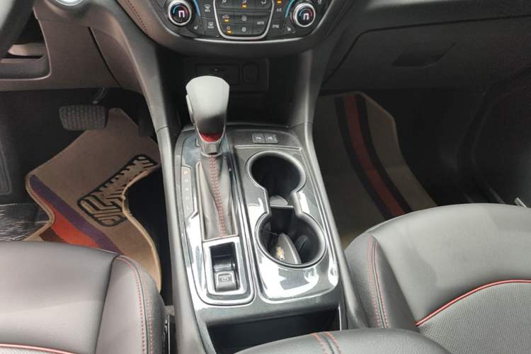 Used Chevrolet Equinox 2022 Mild Hybrid 550T RS Four-Wheel Drive Intelligent Guardian Edition Gear Lever