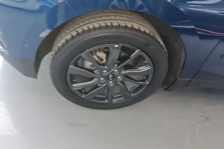 Used Chevrolet Equinox 2022 Mild Hybrid 550T RS Four-Wheel Drive Intelligent Guardian Edition Left Front Wheel Hub
