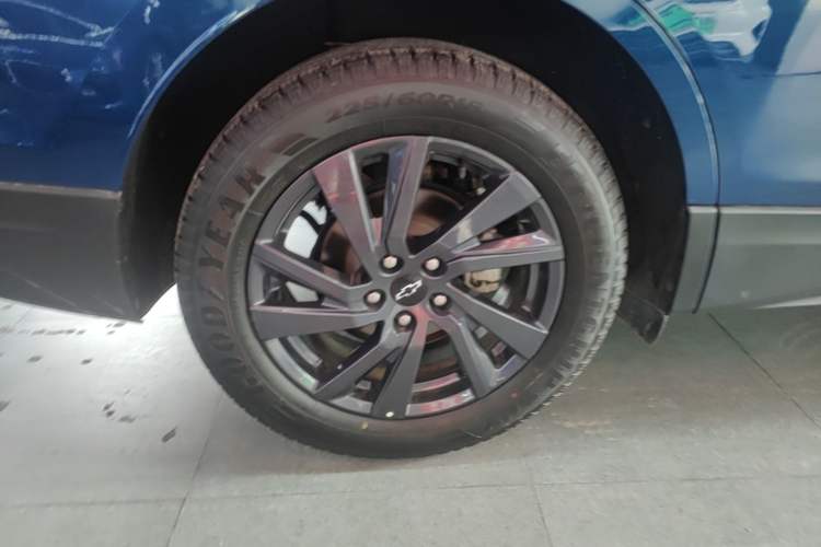 Used Chevrolet Equinox 2022 Mild Hybrid 550T RS Smart Boundary-Setting Edition Right Rear Wheel Hub