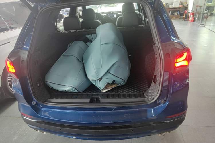 Used Chevrolet Equinox 2022 Mild Hybrid 550T RS Smart Boundary-Setting Edition Trunk