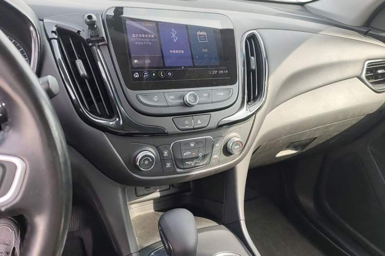 Used Chevrolet Equinox 2022 535T Chijie Edition Audio And AC Panel