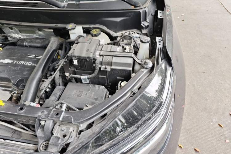 Used Chevrolet Equinox 2022 535T Chijie Edition Engine Bay Left