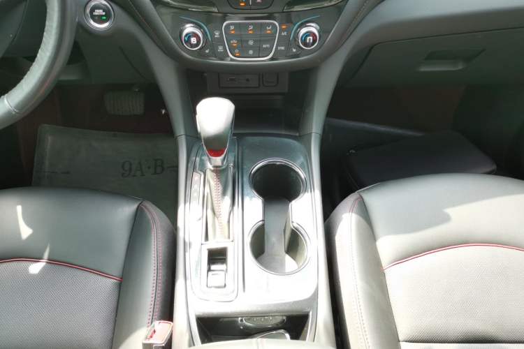 Used Chevrolet Equinox 2022 Mild Hybrid 550T RS Smart Boundary-Setting Edition Gear Lever