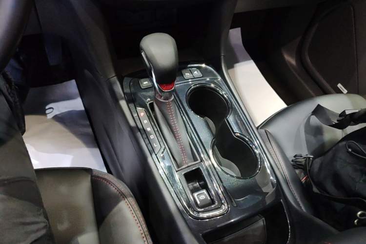 Used Chevrolet Equinox 2022 Mild Hybrid 550T RS Four-Wheel Drive Intelligent Guardian Edition Gear Lever
