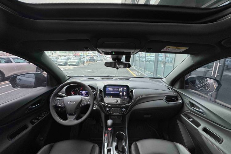 Used Chevrolet Equinox 2022 Mild Hybrid 550T RS Smart Boundary-Setting Edition Interior 2