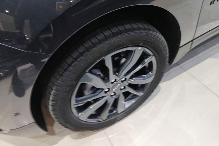 Used Chevrolet Equinox 2022 Mild Hybrid 550T RS Four-Wheel Drive Intelligent Guardian Edition Left Front Wheel Hub