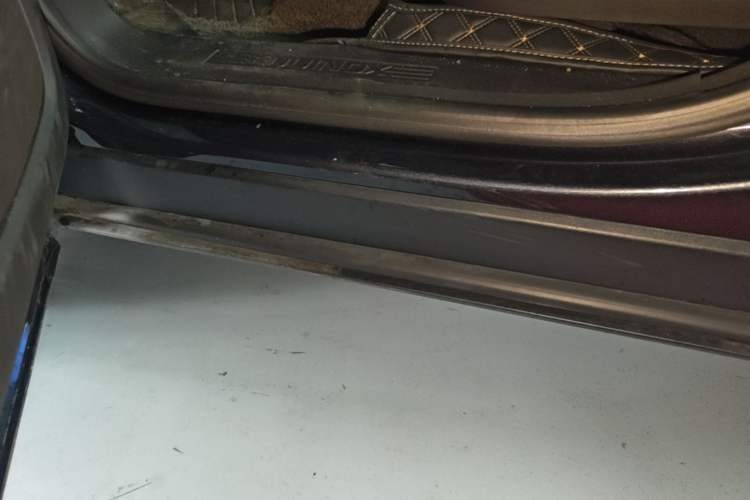 Used Chevrolet Equinox 2022 Mild Hybrid 550T RS Smart Boundary-Setting Edition Left Side Sill