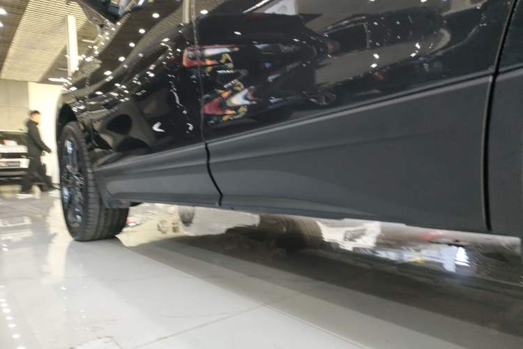 Used Chevrolet Equinox 2022 Mild Hybrid 550T RS Four-Wheel Drive Intelligent Guardian Edition Left Side Sill