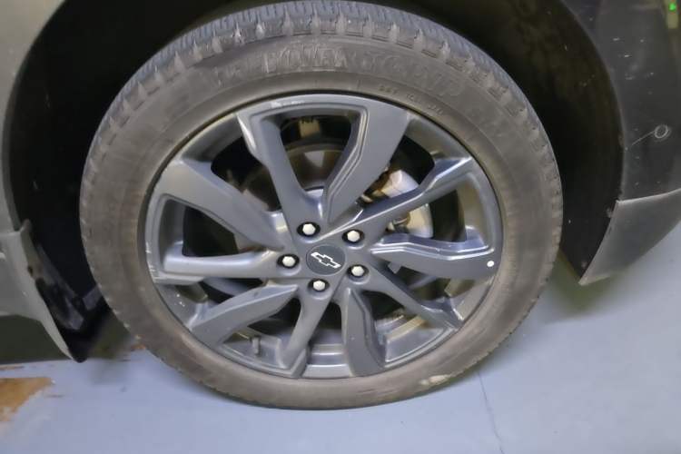 Used Chevrolet Equinox 2022 Mild Hybrid 550T RS Four-Wheel Drive Intelligent Guardian Edition Right Front Wheel Hub
