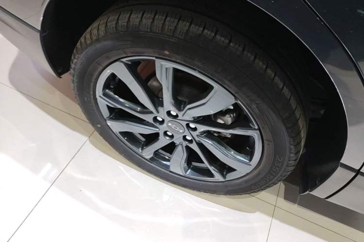 Used Chevrolet Equinox 2022 Mild Hybrid 550T RS Four-Wheel Drive Intelligent Guardian Edition Right Rear Wheel Hub