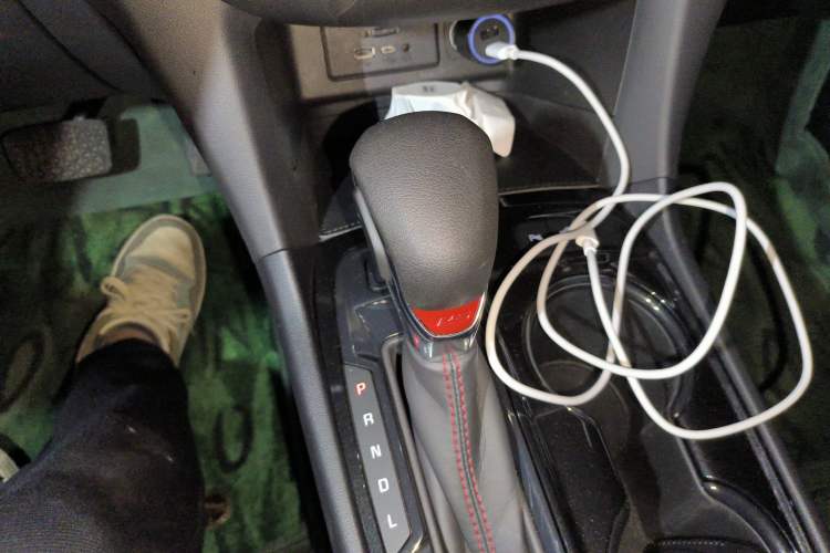 Used Chevrolet Equinox 2022 Mild Hybrid 550T RS Four-Wheel Drive Intelligent Guardian Edition Gear Lever