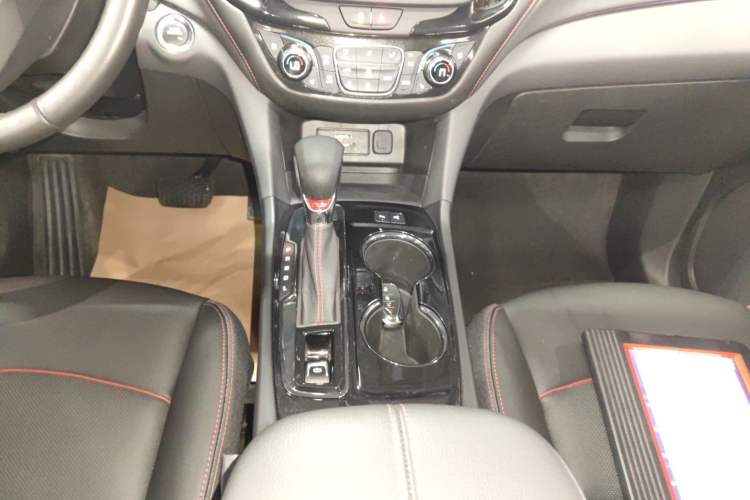 Used Chevrolet Equinox 2022 Mild Hybrid 550T RS Four-Wheel Drive Intelligent Guardian Edition Gear Lever