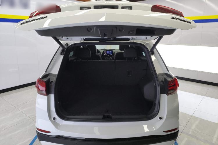 Used Chevrolet Equinox 2022 Mild Hybrid 550T RS Smart Boundary-Setting Edition Trunk