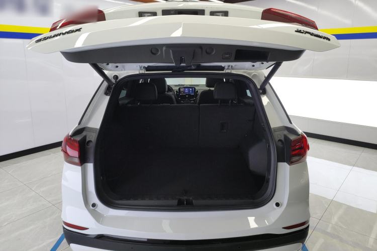 Used Chevrolet Equinox 2022 Mild Hybrid 550T RS Smart Boundary-Setting Edition Trunk