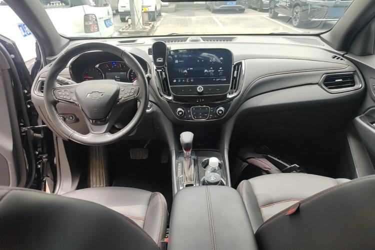 Used Chevrolet Equinox 2023 Mild Hybrid 2.0T RS Smart Boundary-Pushing Edition Center Console