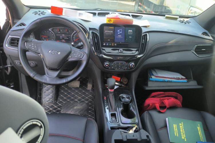Used Chevrolet Equinox 2023 Mild Hybrid 2.0T RS All-Wheel-Drive Smart Boundary Edition Center Console