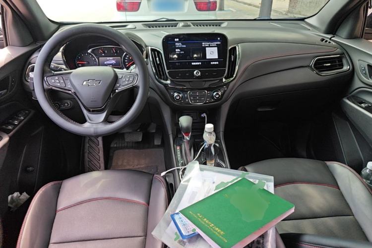 Used Chevrolet Equinox 2023 Mild Hybrid 2.0T RS All-Wheel-Drive Smart Guardian Edition Center Console