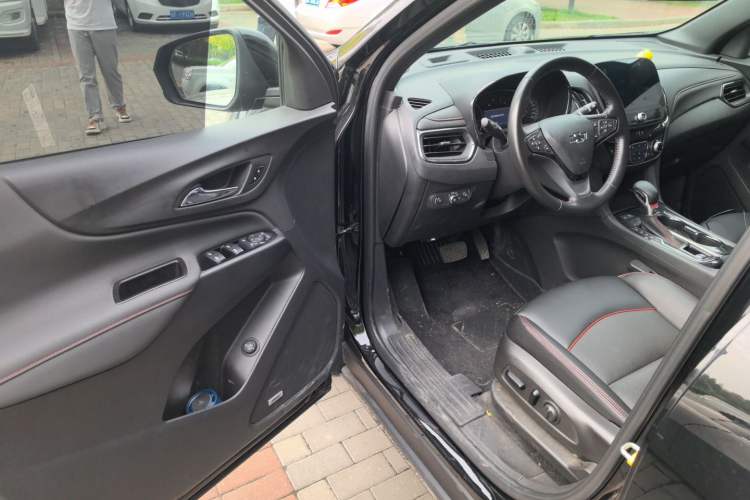 Used Chevrolet Equinox 2023 Mild Hybrid 2.0T RS All-Wheel-Drive Smart Guardian Edition Driver Seat
