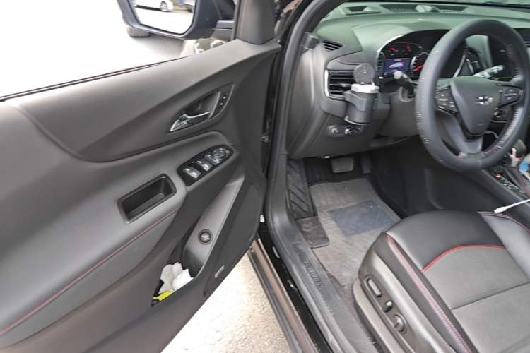 Used Chevrolet Equinox 2023 Mild Hybrid 2.0T RS All-Wheel-Drive Smart Guardian Edition Driver Seat