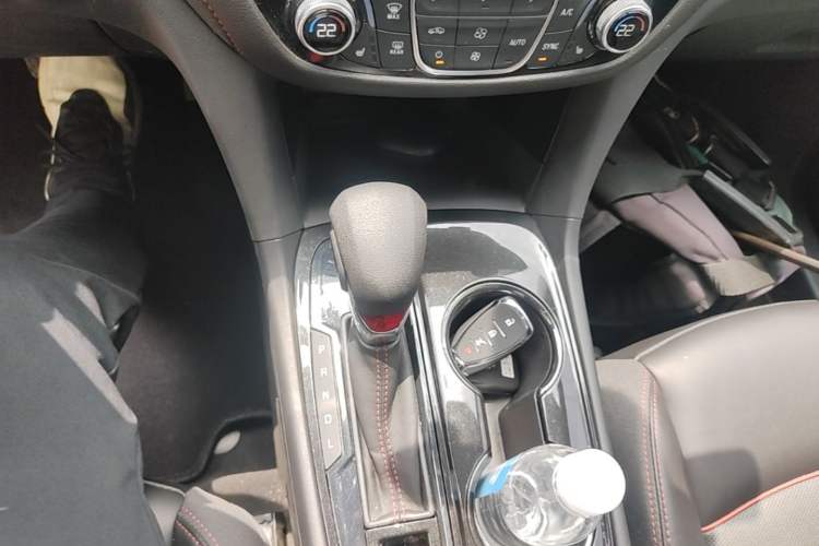 Used Chevrolet Equinox 2023 Mild Hybrid 2.0T RS Smart Boundary-Pushing Edition Gear Lever