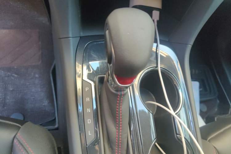 Used Chevrolet Equinox 2023 Mild Hybrid 2.0T RS Smart Boundary-Pushing Edition Gear Lever