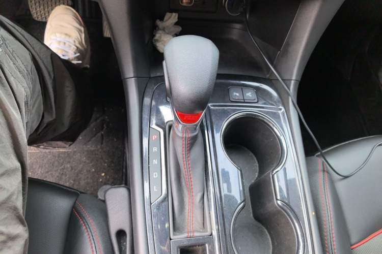 Used Chevrolet Equinox 2023 Mild Hybrid 2.0T RS All-Wheel-Drive Smart Guardian Edition Gear Lever