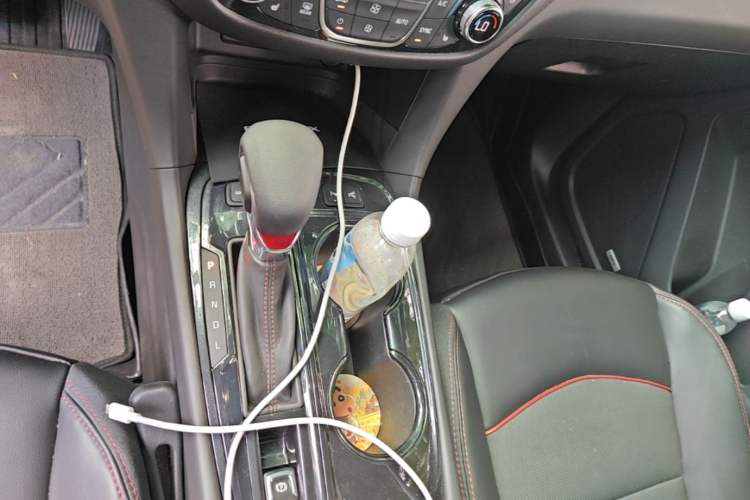 Used Chevrolet Equinox 2023 Mild Hybrid 2.0T RS All-Wheel-Drive Smart Guardian Edition Gear Lever