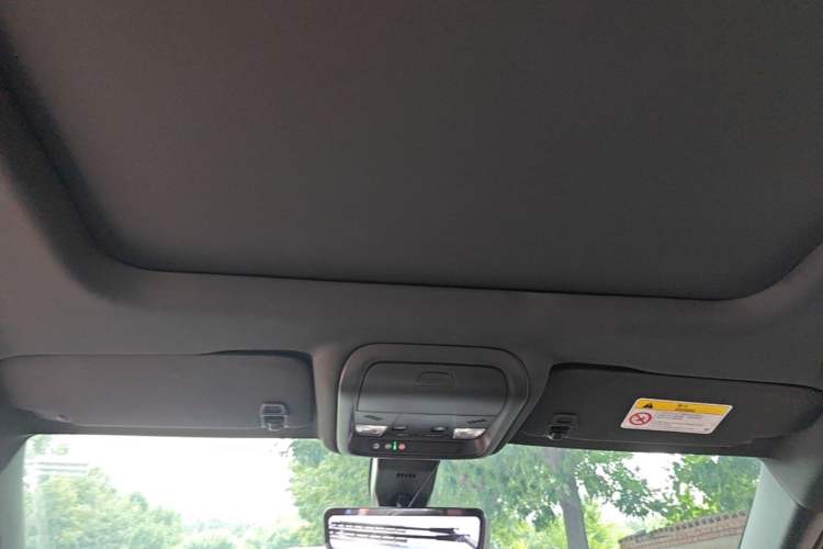 Used Chevrolet Equinox 2023 Mild Hybrid 2.0T RS All-Wheel-Drive Smart Guardian Edition Headliner