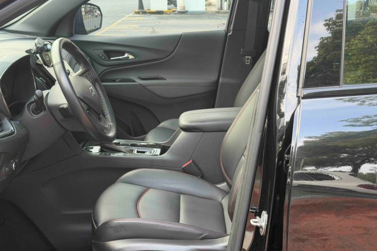 Used Chevrolet Equinox 2023 Mild Hybrid 2.0T RS Smart Boundary-Pushing Edition Interior 2