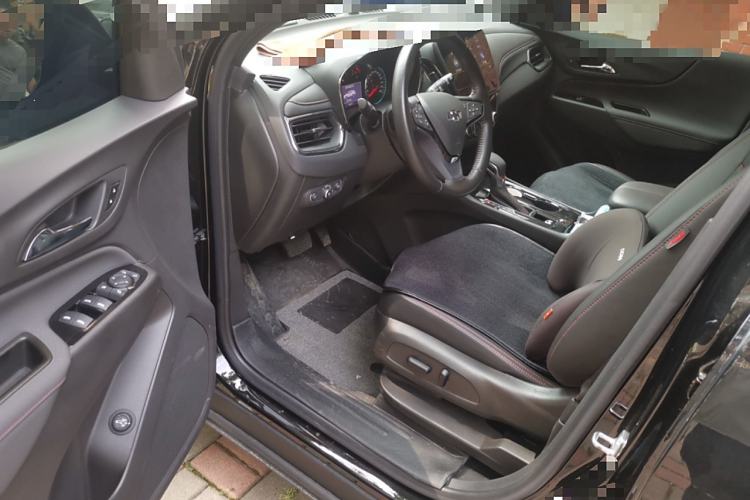 Used Chevrolet Equinox 2023 Mild Hybrid 2.0T RS Smart Boundary-Pushing Edition Interior 3