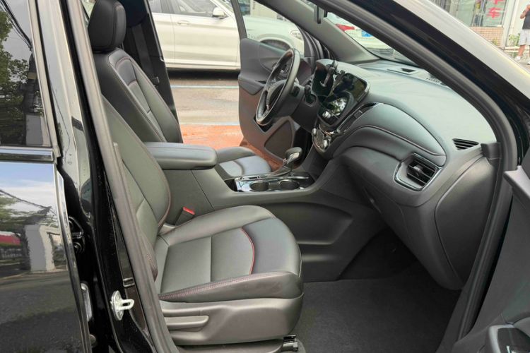Used Chevrolet Equinox 2023 Mild Hybrid 2.0T RS Smart Boundary-Pushing Edition Interior 4