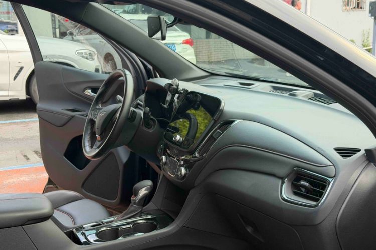 Used Chevrolet Equinox 2023 Mild Hybrid 2.0T RS Smart Boundary-Pushing Edition Interior 6