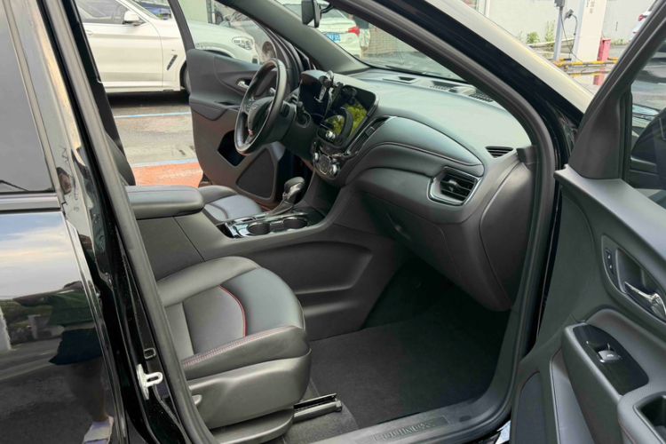Used Chevrolet Equinox 2023 Mild Hybrid 2.0T RS Smart Boundary-Pushing Edition Interior 7