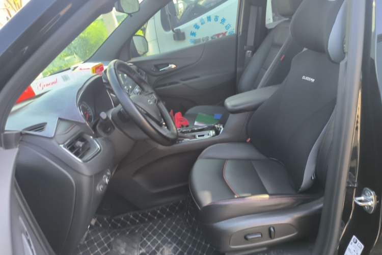 Used Chevrolet Equinox 2023 Mild Hybrid 2.0T RS All-Wheel-Drive Smart Boundary Edition Left Front Seat